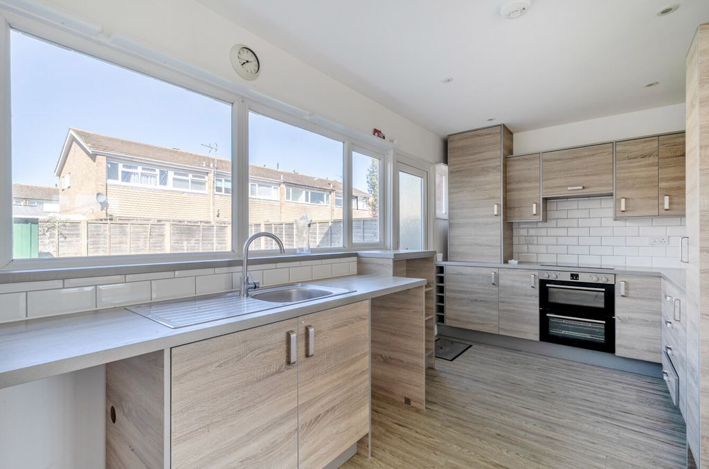 Property photo 3 of 13 1439489-31-69d50E...