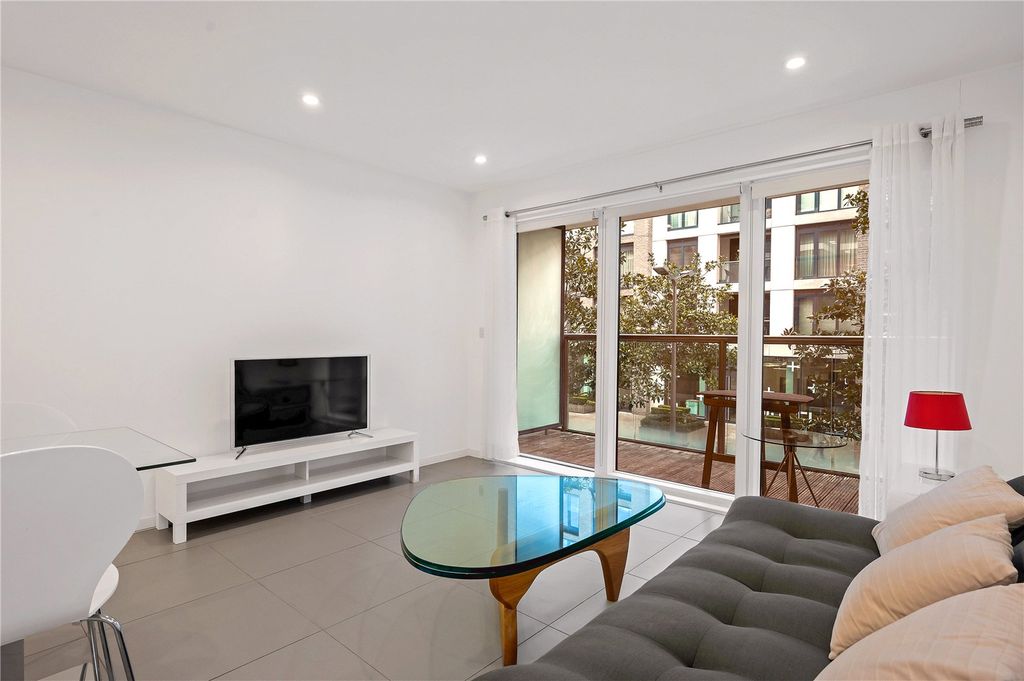 Property photo 1 of 18 Kitchen/Reception