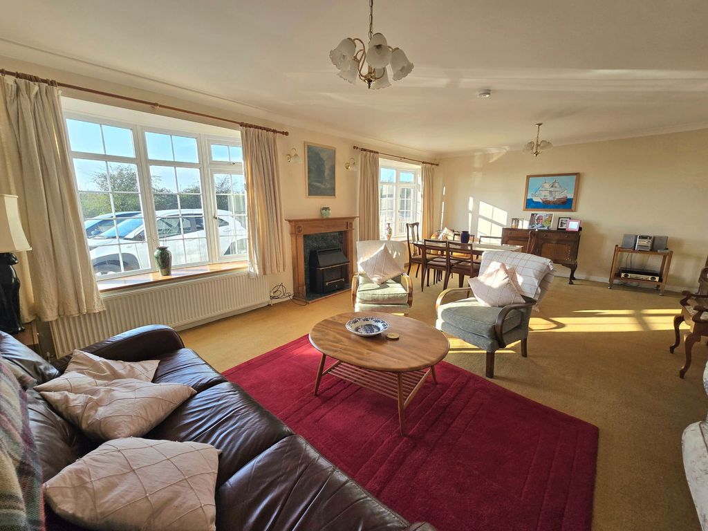 Property photo 3 of 34