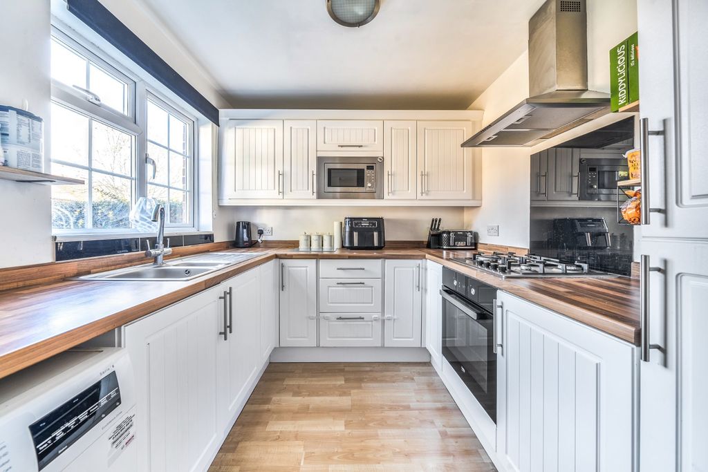 Property photo 2 of 18 Kitchen