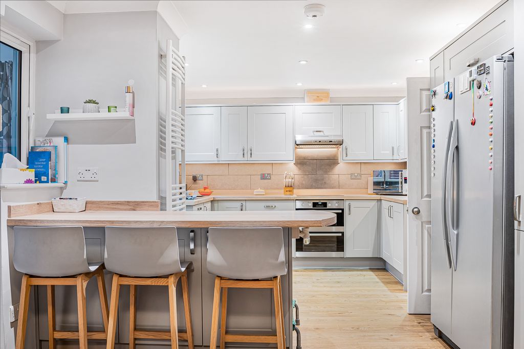 Property photo 2 of 30