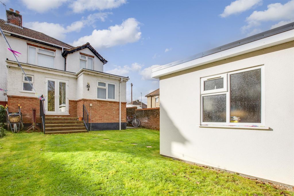 Property photo 2 of 15 64 Eaton Avenue, Hp12 3Bs-12.Jpg