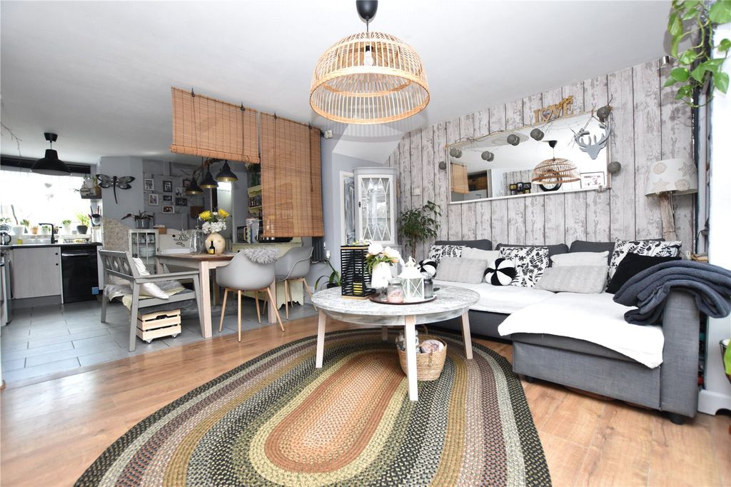 Property photo 2 of 20 Picture No. 12