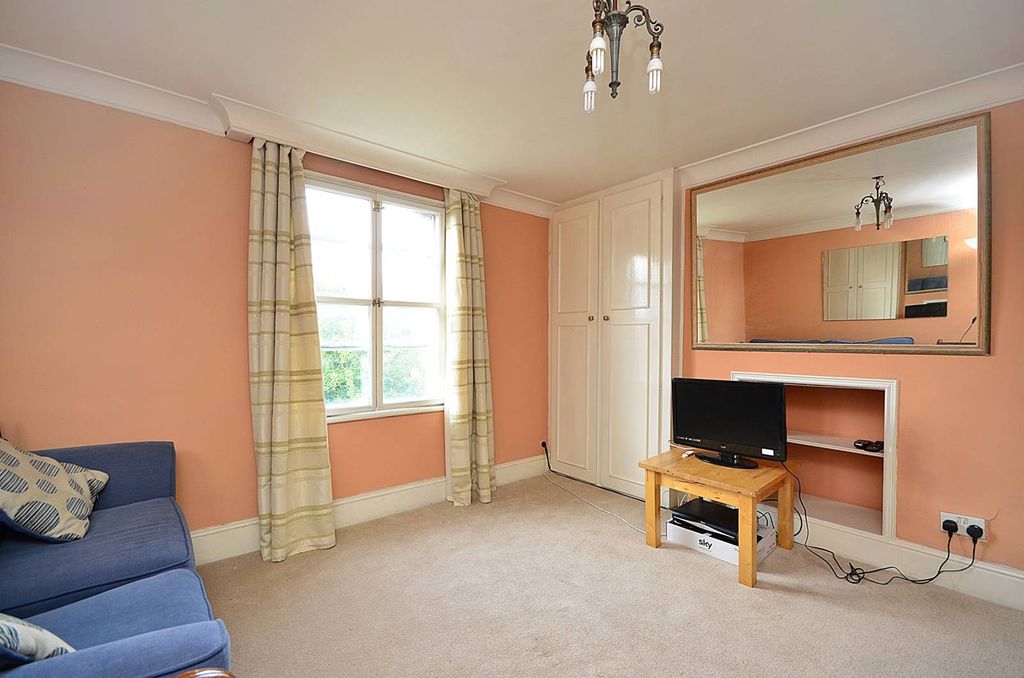 Property photo 3 of 6