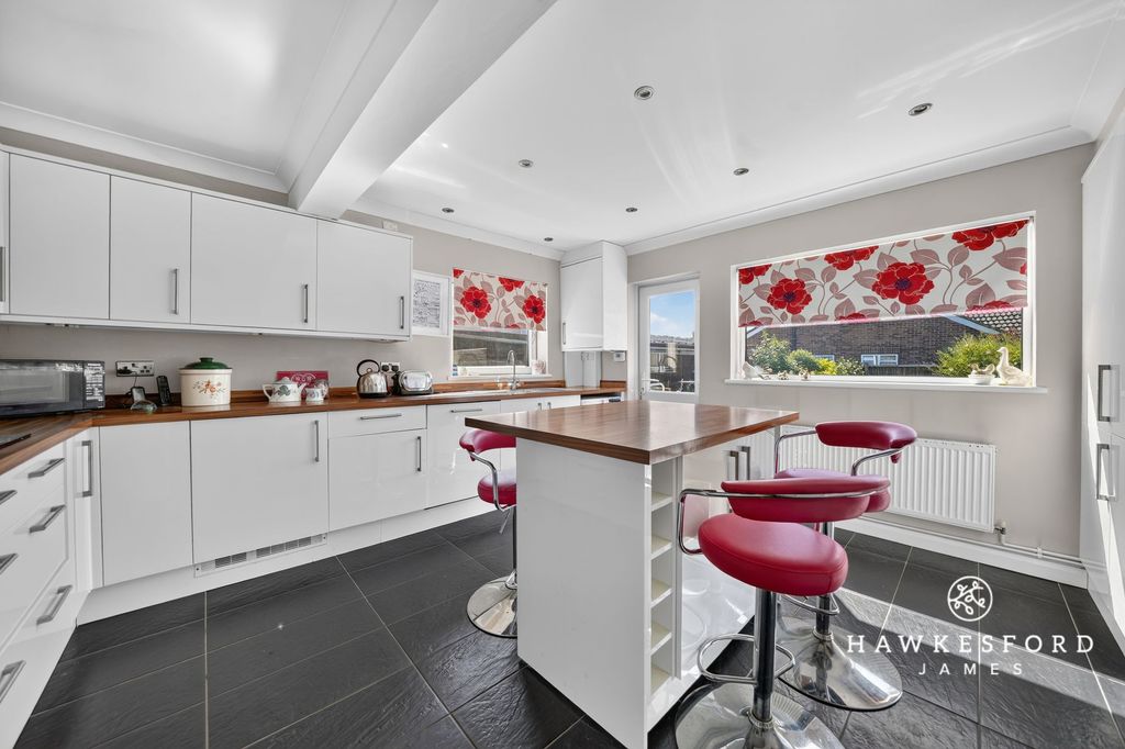Property photo 2 of 14 Chegworth Gardens, Sittingbourne - Kitchen