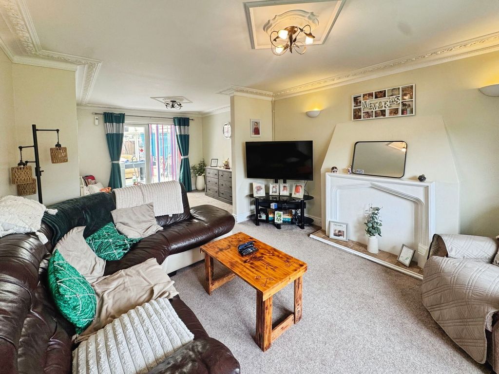 Property photo 2 of 28
