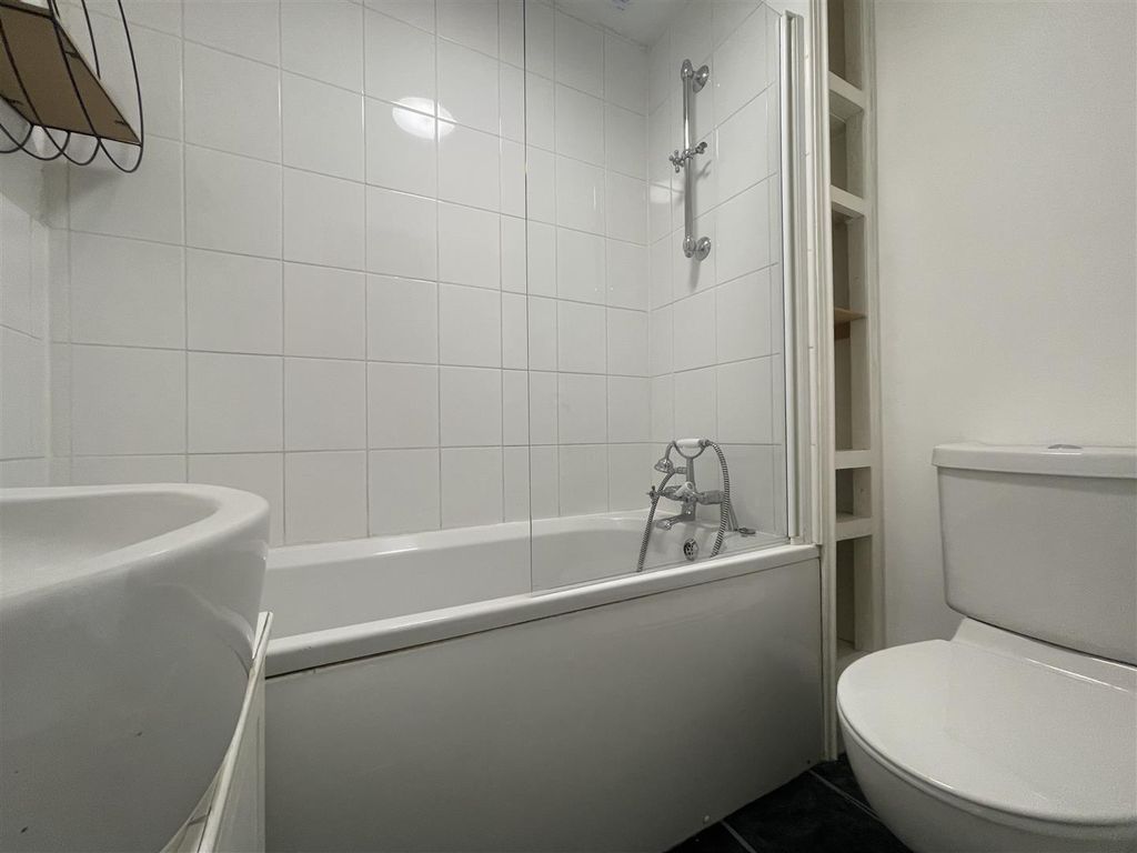 Property photo 2 of 12 Bathroom