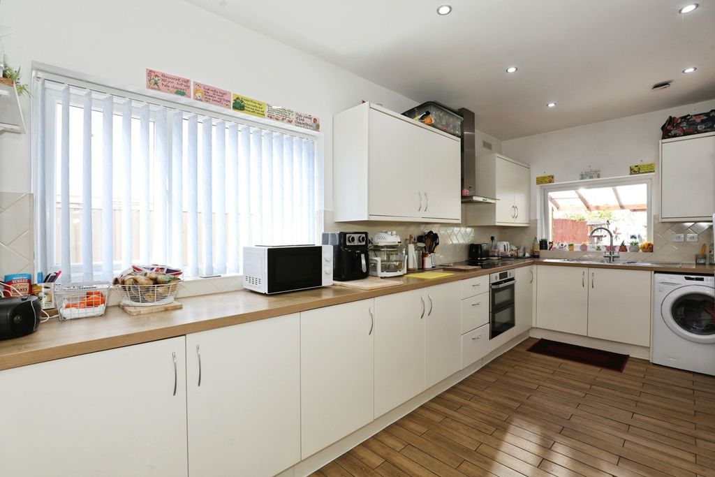 Property photo 2 of 18 Pbox-Img.Jpg
