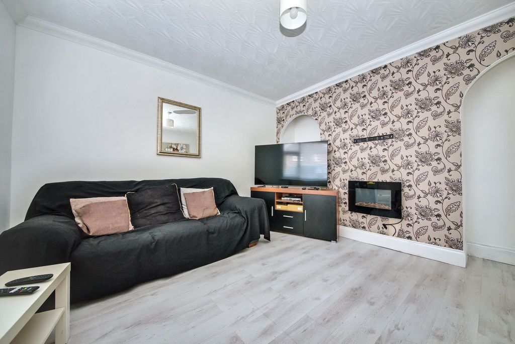 Property photo 2 of 23
