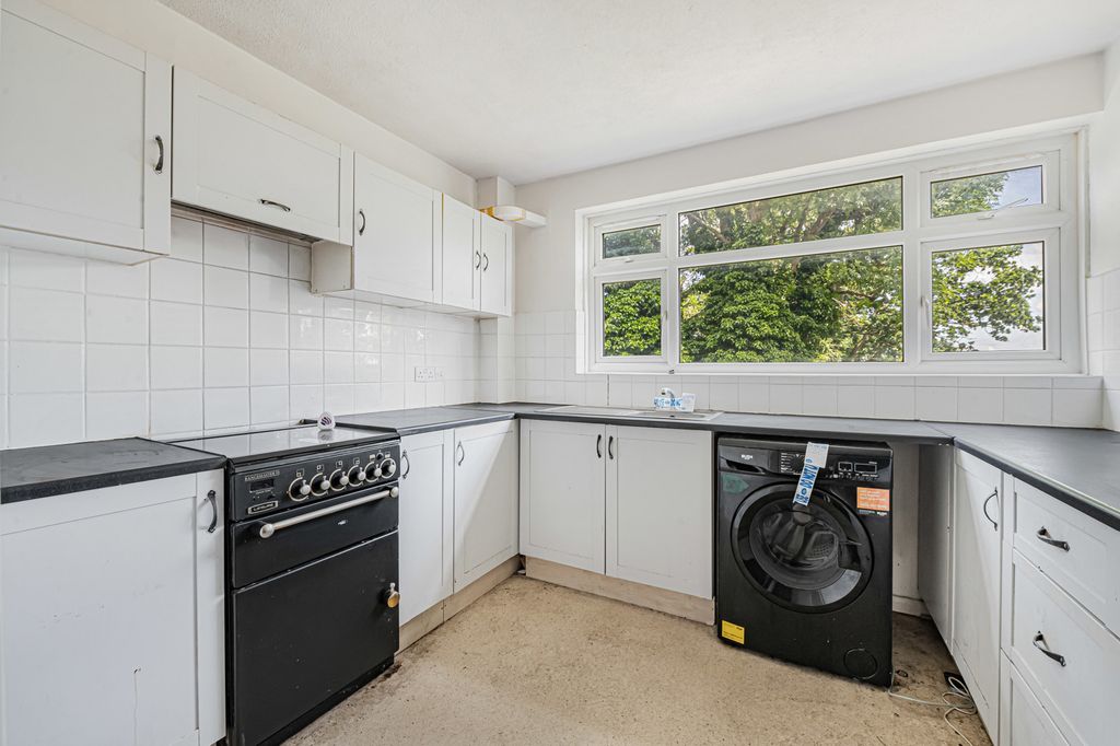 Property photo 3 of 17 Kitchen
