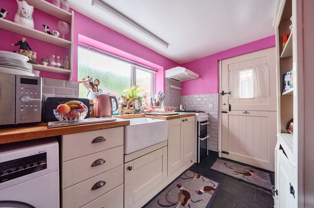 Property photo 2 of 21 1335746-9-689E0Ae...