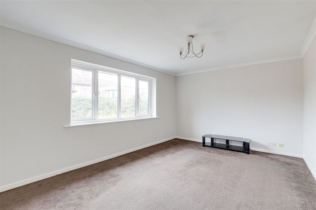 Property photo 2 of 11 10643.Jpg