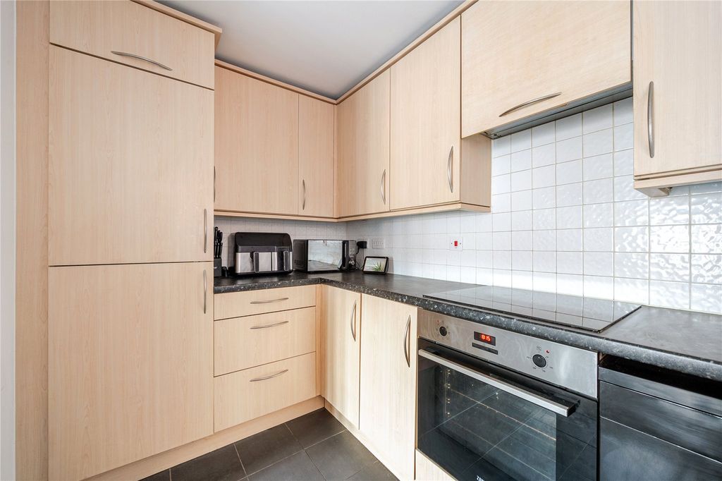 Property photo 2 of 8 Picture No. 16