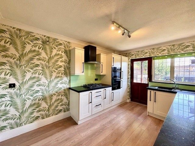 Property photo 2 of 11 4