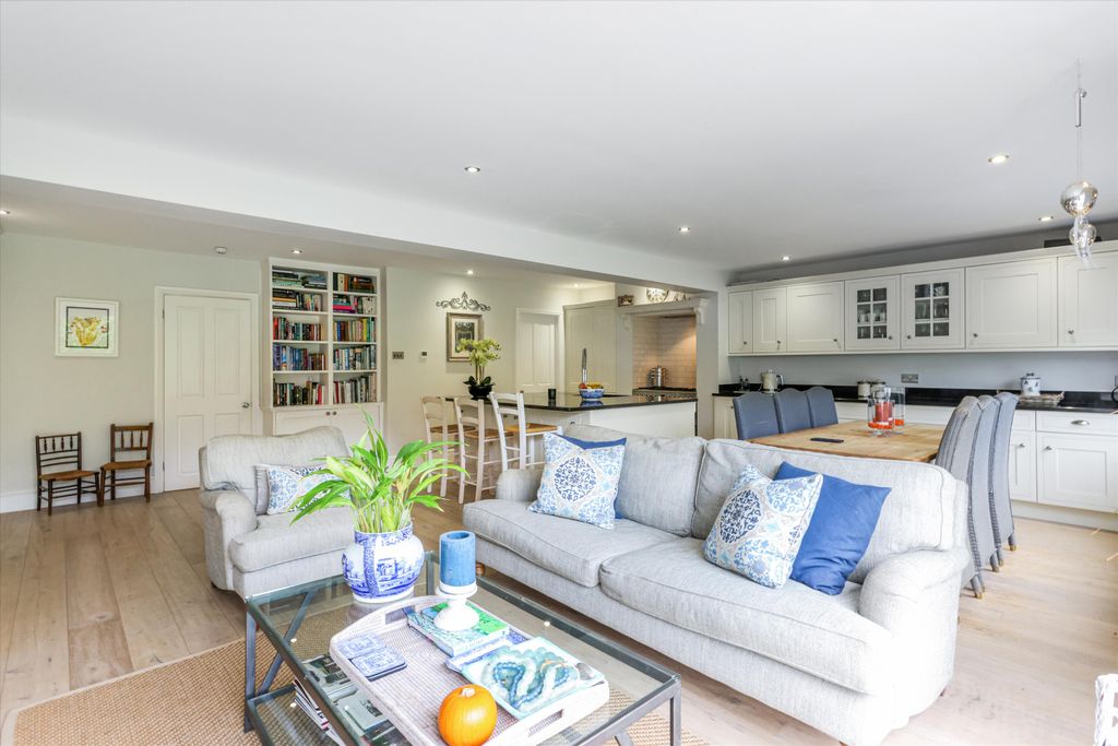 Property photo 3 of 23 Image