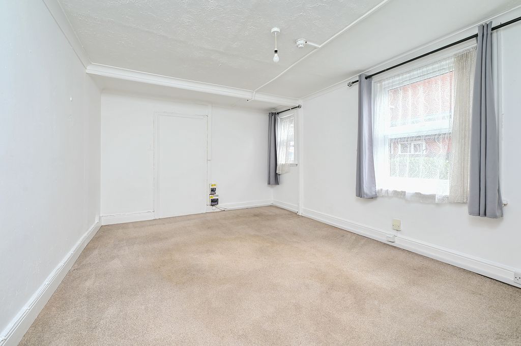 Property photo 2 of 7 Living Area