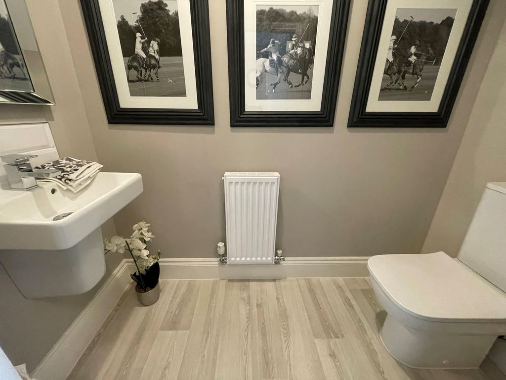 Property photo 2 of 7 Bathroom
