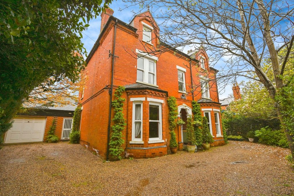 Property photo 1 of 33