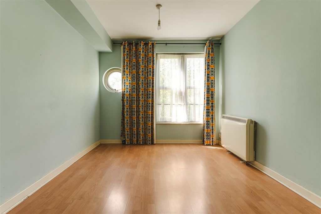 Property photo 2 of 12 Leabank Square-8.Jpg