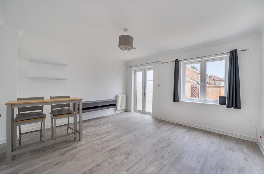 Property photo 3 of 21 1381722-12-694026...