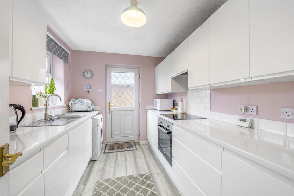 Property photo 3 of 16 13 Bert Allen Close (Old Leake)-13