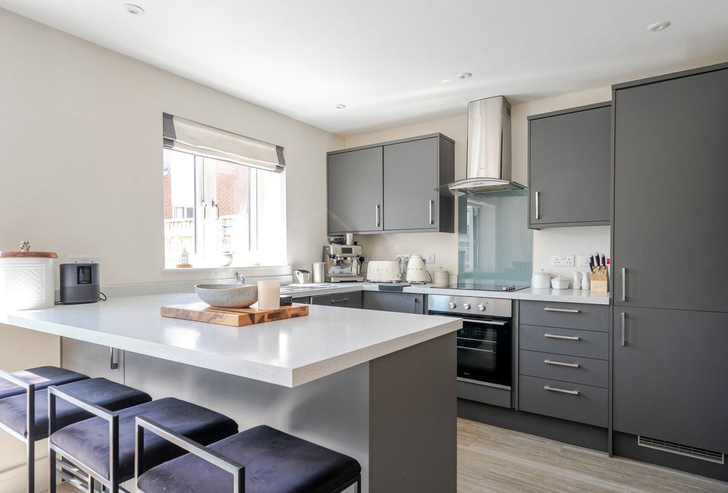 Property photo 2 of 19 12-681De66Ba7c0F-...