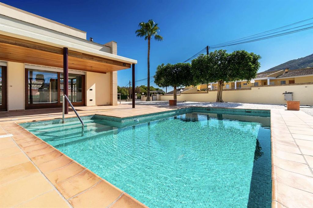 Property photo 2 of 12