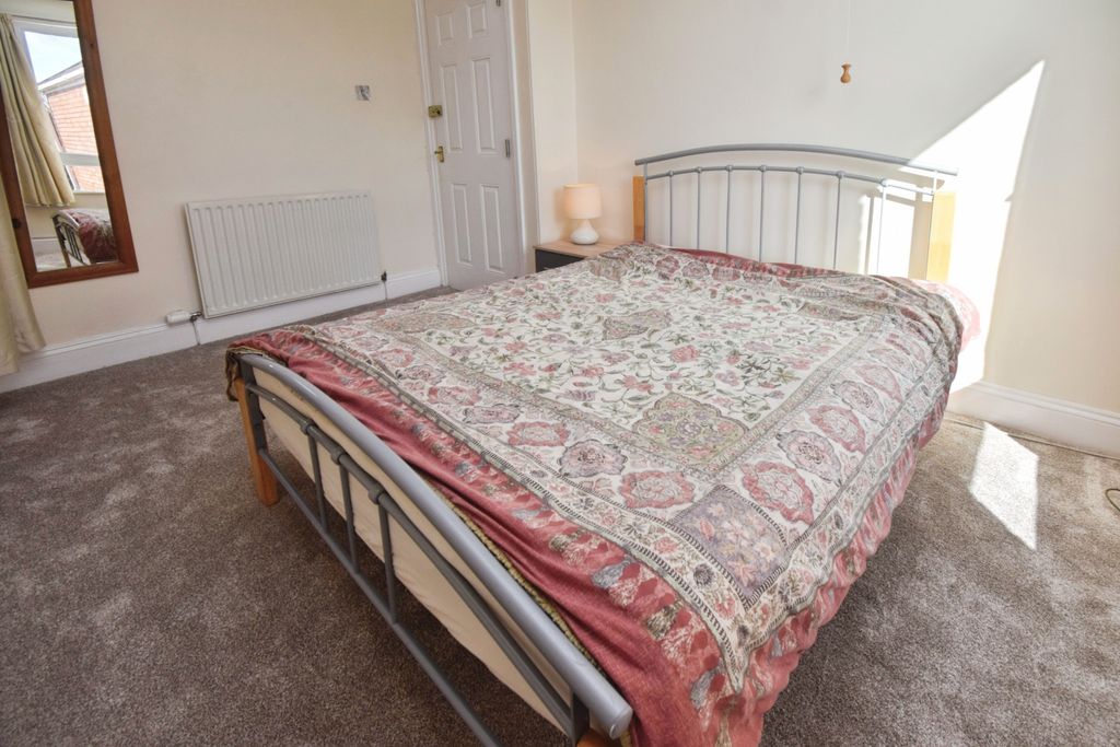 Property photo 3 of 8 Bedroom 3