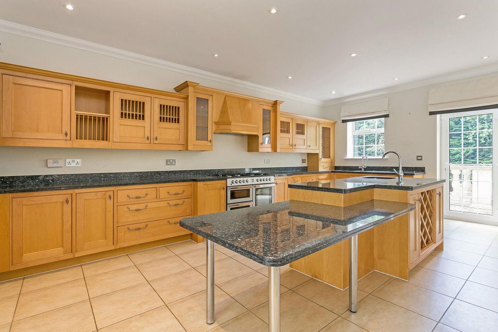 Property photo 2 of 14 Image