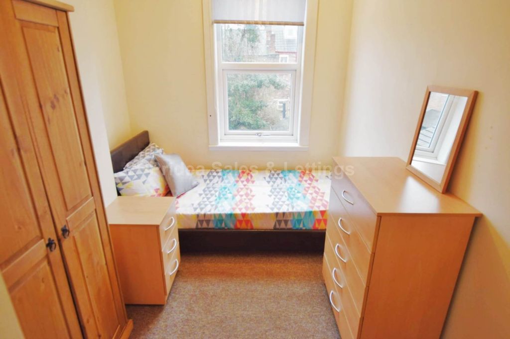 Property photo 1 of 4