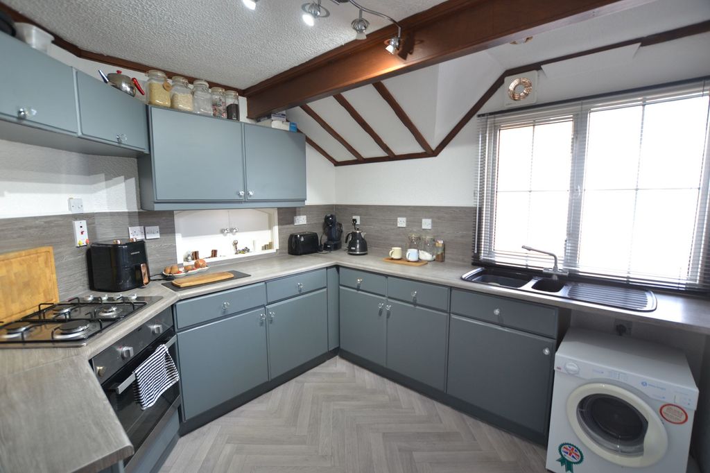 Property photo 3 of 14 Kitchen