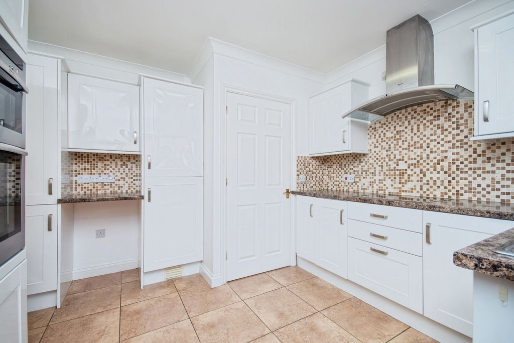 Property photo 2 of 19 Photo