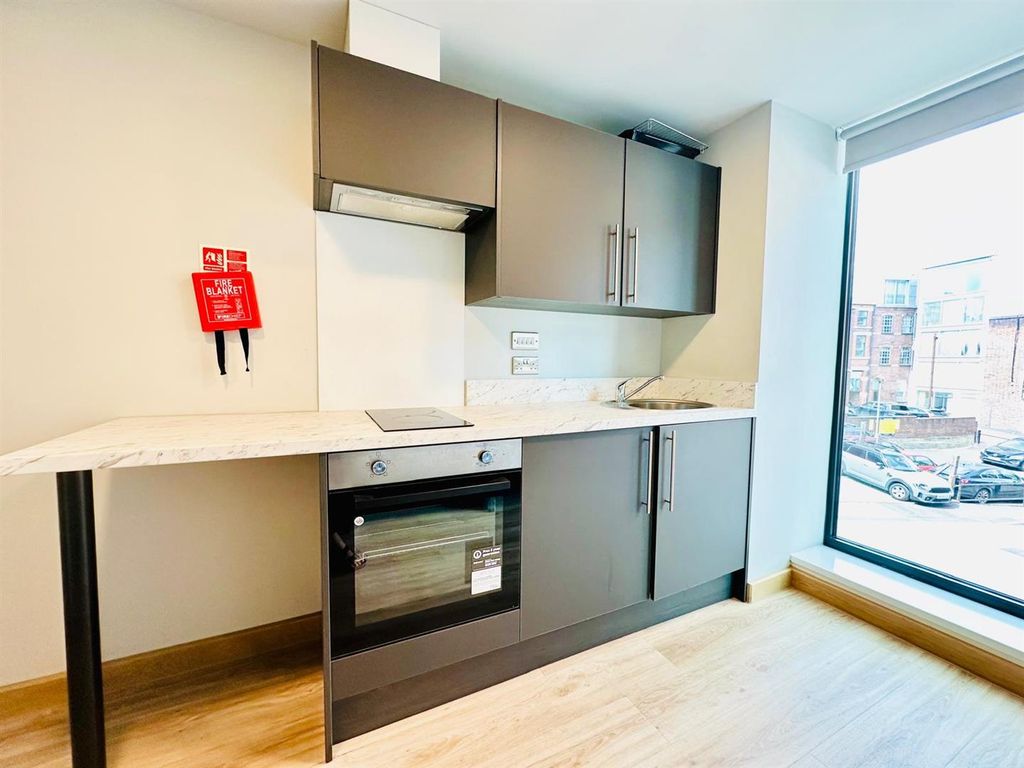 Property photo 2 of 12 Studio