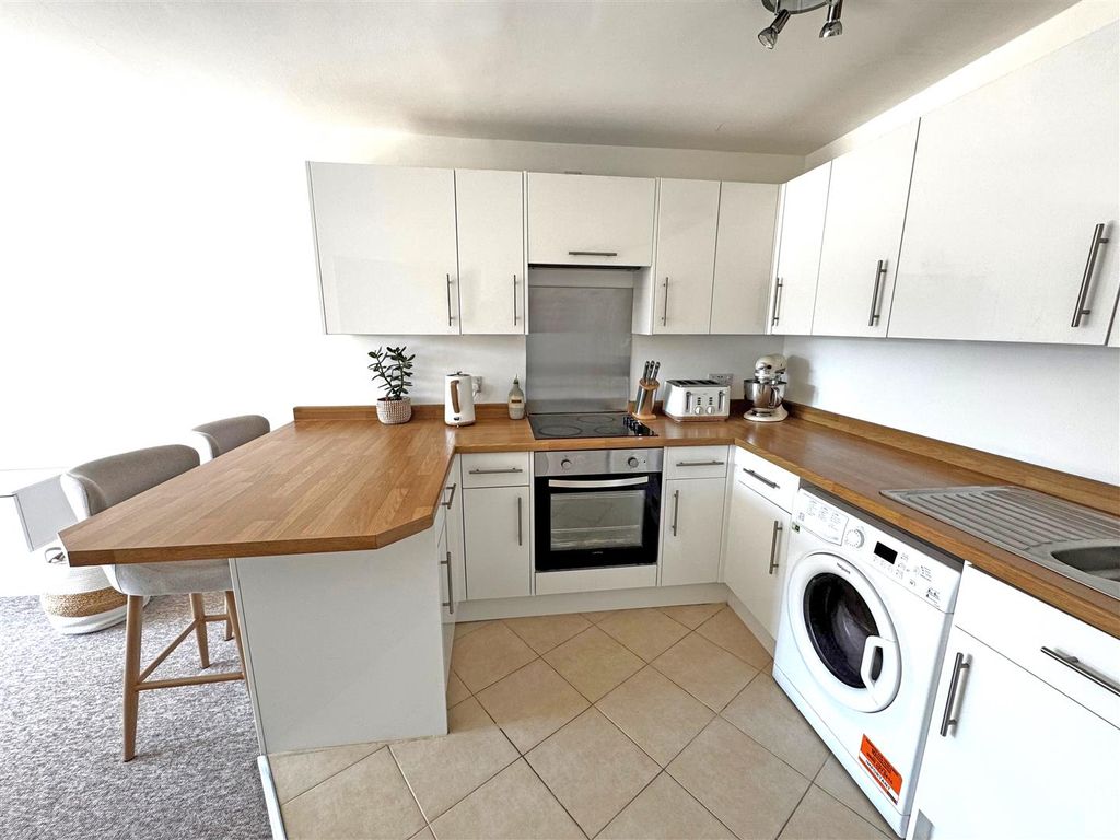 Property photo 2 of 9 6E.Jpg