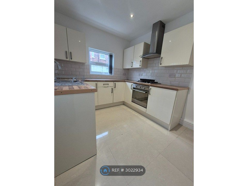 Property photo 1 of 10 Kitchen