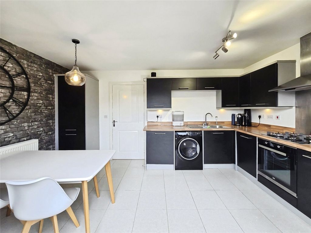 Property photo 2 of 19 Picture No. 10