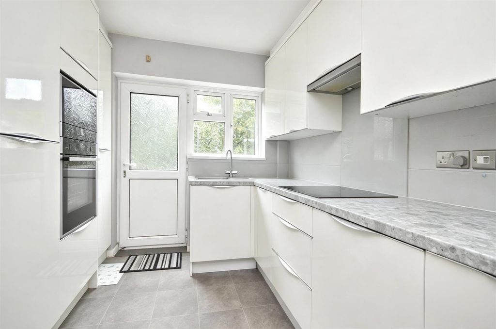 Property photo 2 of 14 Kitchen
