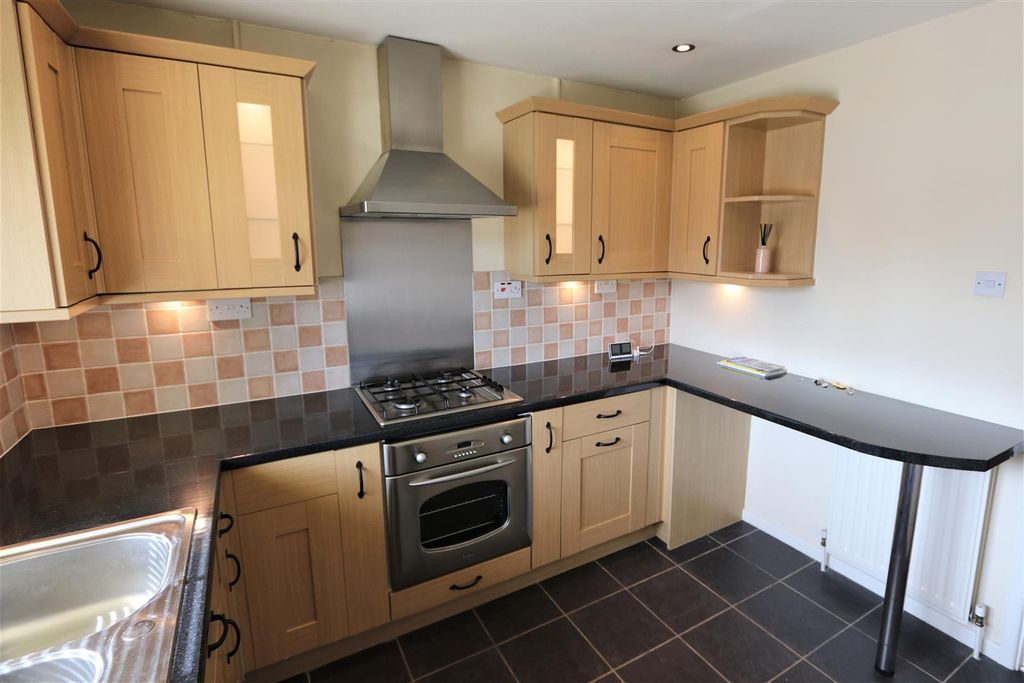 Property photo 3 of 9 Kitchen