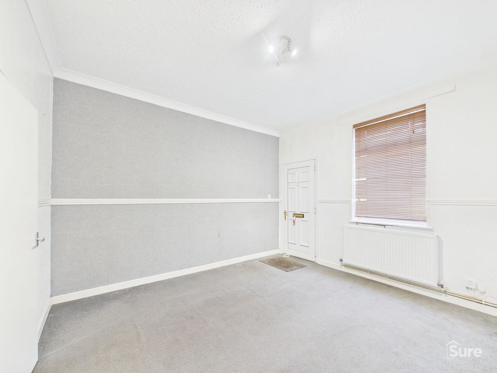 Property photo 3 of 10 Lounge