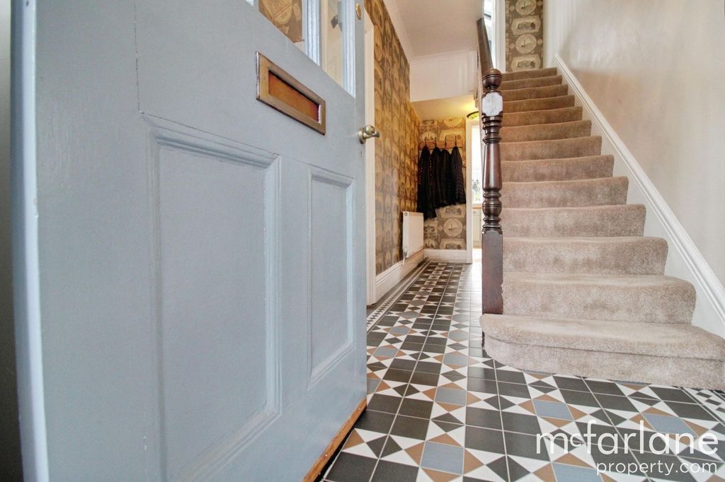 Property photo 2 of 31