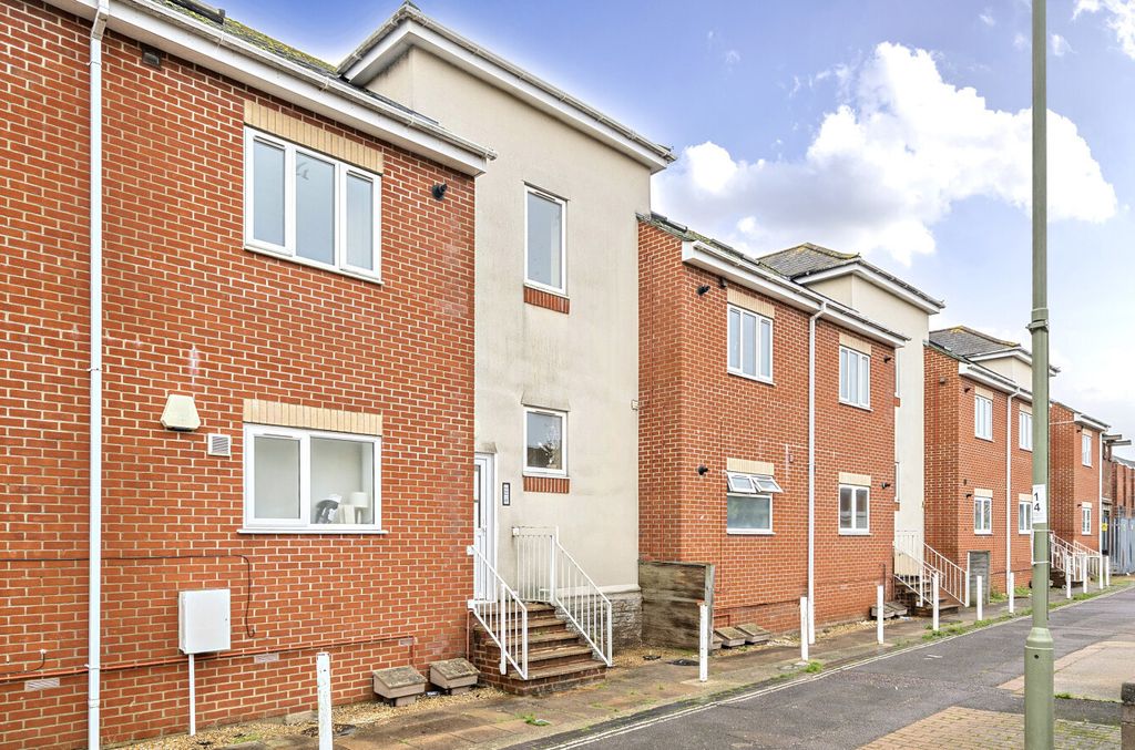 Property photo 1 of 9 1385900-6-6928264...