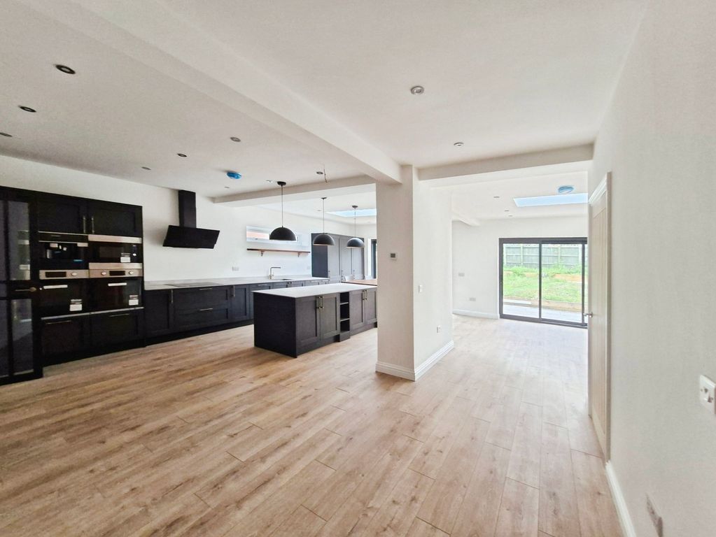 Property photo 2 of 29