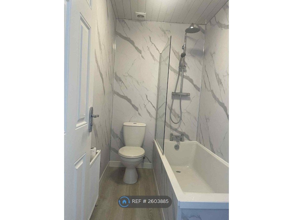 Property photo 2 of 7 Bathroom