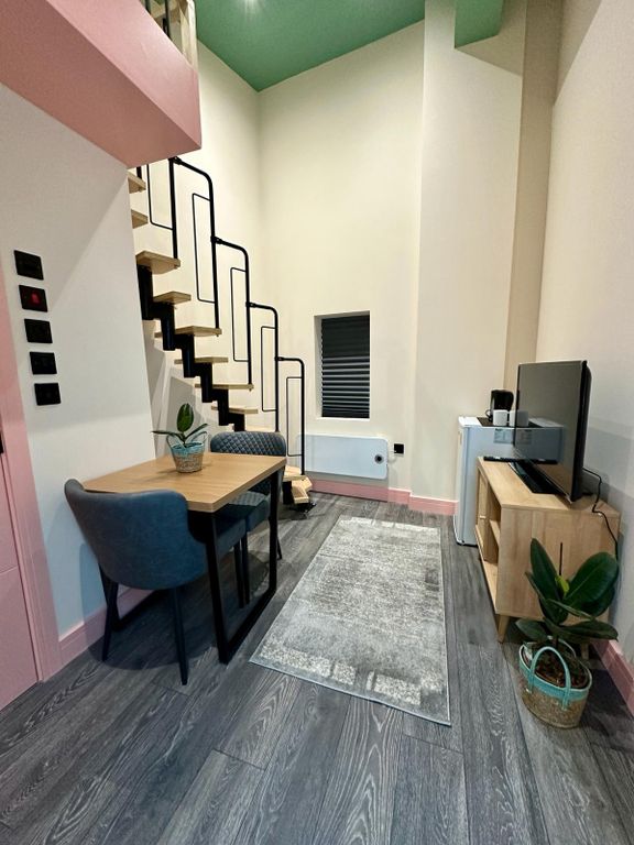 Property photo 1 of 11 Stunning Studio Flat In Islington