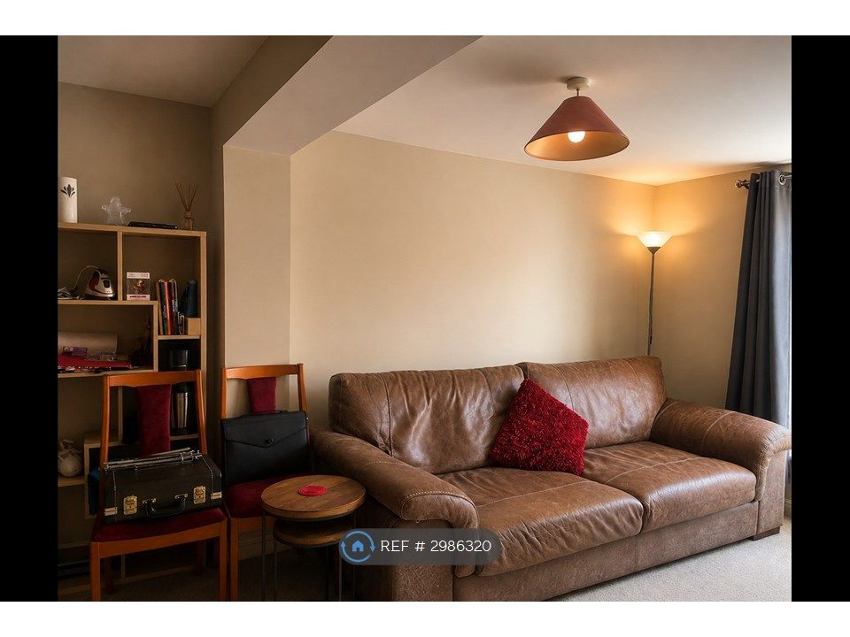 Property photo 2 of 11 Living Room