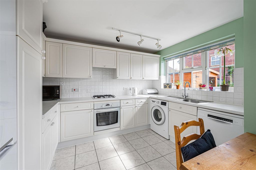 Property photo 3 of 25 Kitchen