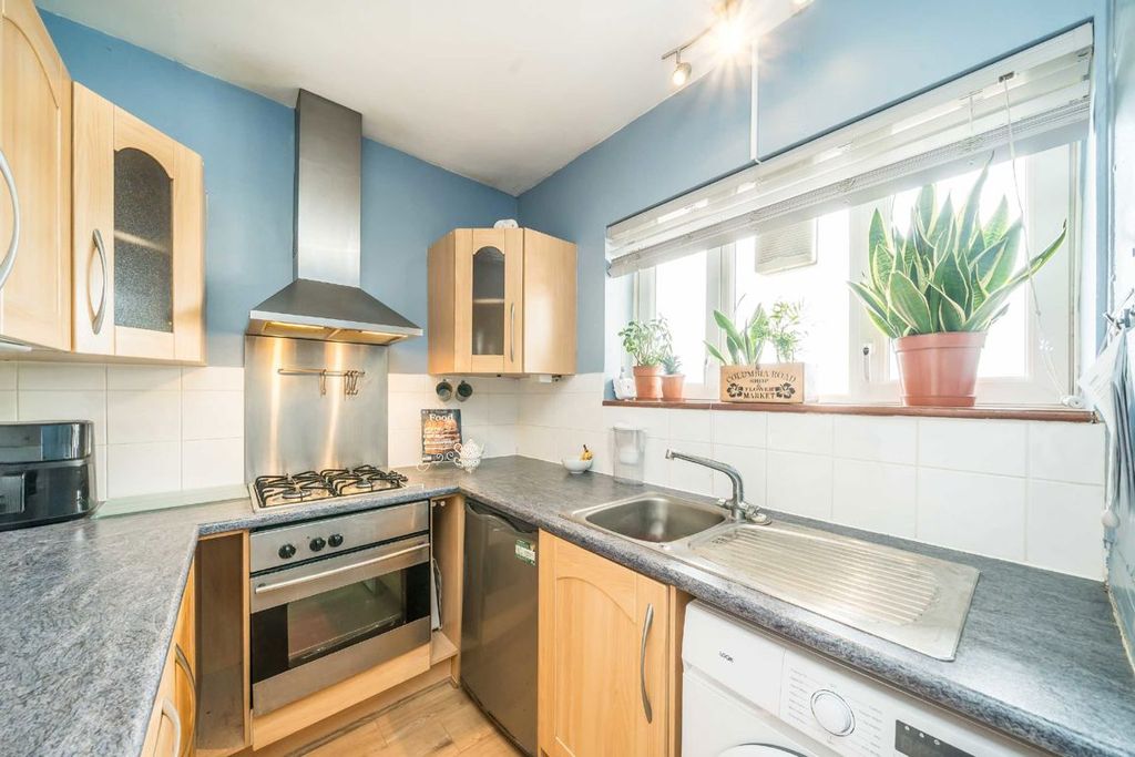 Property photo 2 of 5