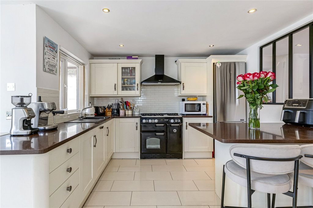 Property photo 3 of 17 Kitchen