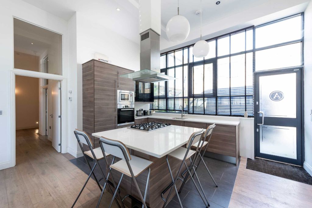 Property photo 2 of 9 Photo