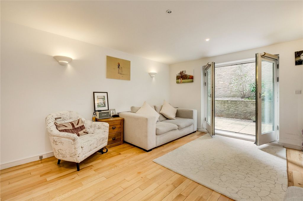 Property photo 2 of 11